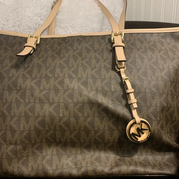 MK Large Tote Neverfull Style Like New - Picture 5 of 5